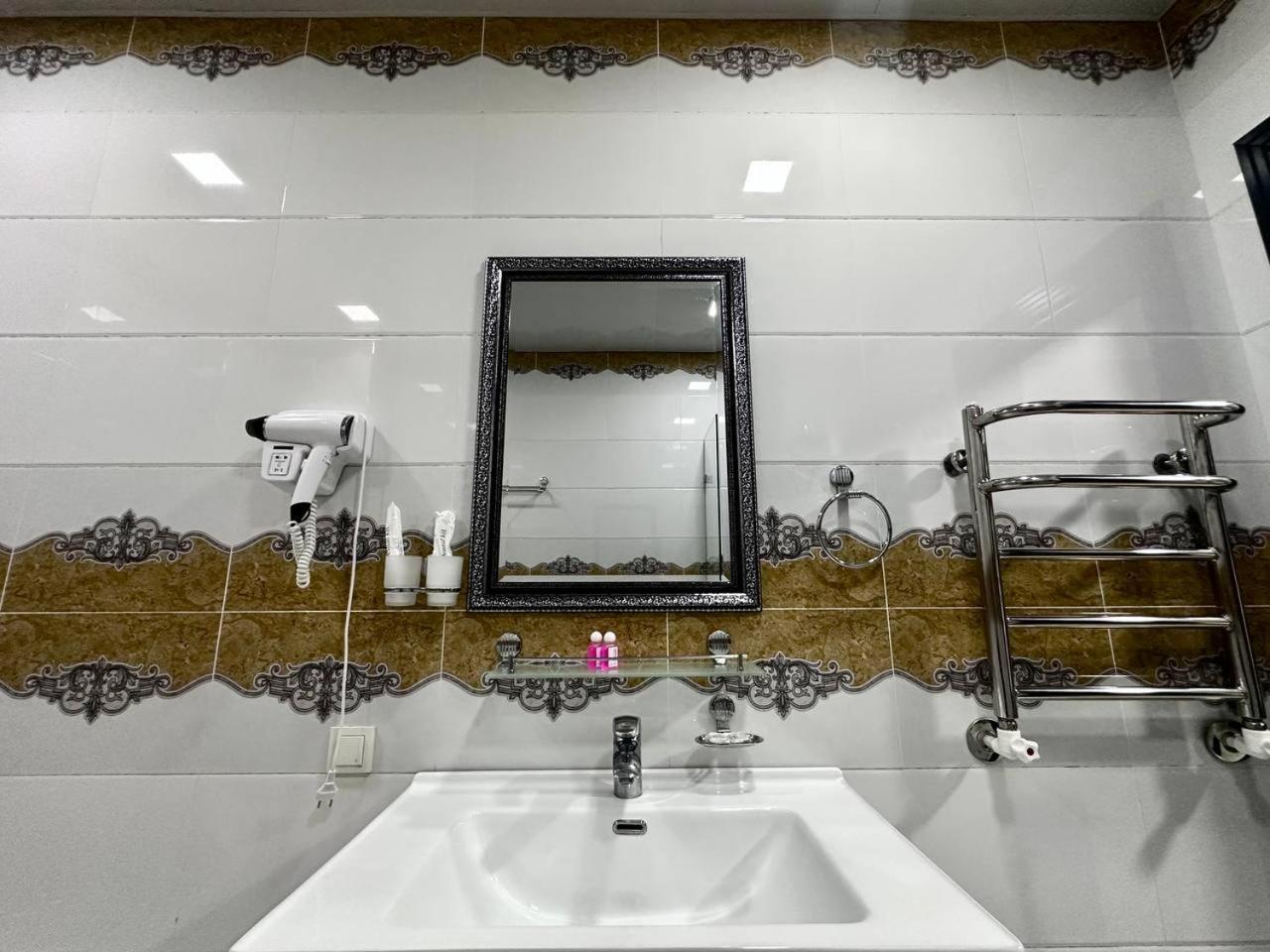 Izza Palace Hotel 150Mbs Wifi 타슈켄트 외부 사진